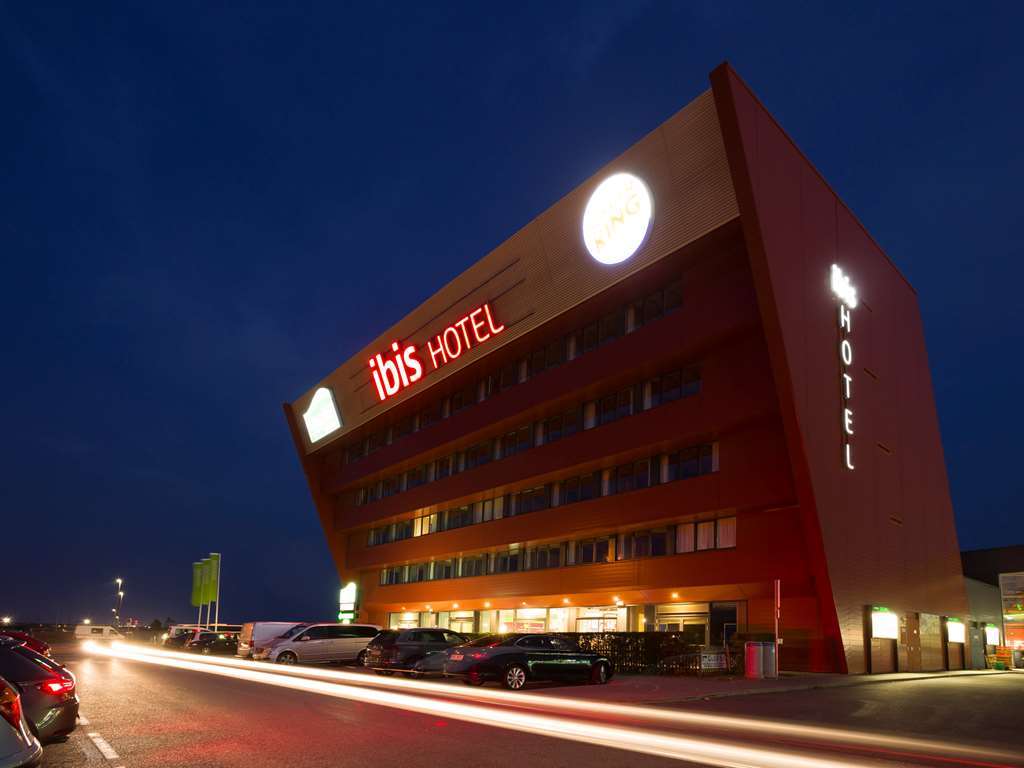 Ibis Vienna Airport Hotel Schwechat Esterno foto